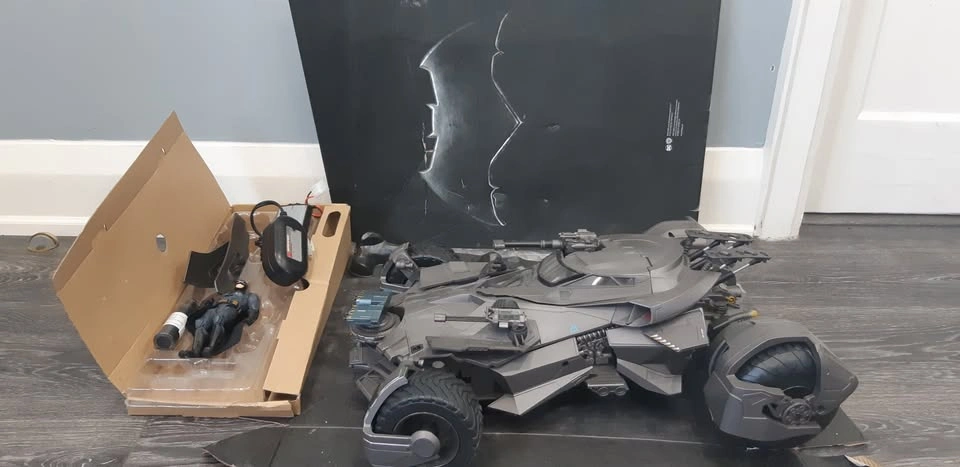 DC Justice League Ultimate Batmobile RC Vehicle & Figure - photo 3