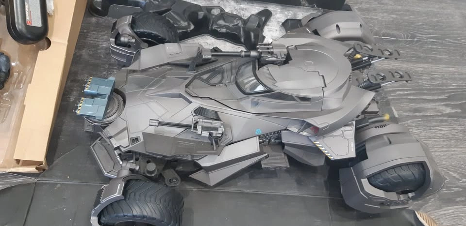 DC Justice League Ultimate Batmobile RC Vehicle & Figure - photo 4