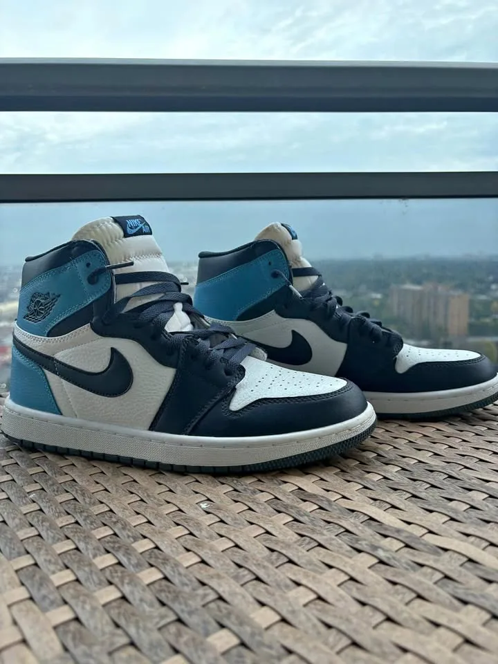 Jordan 1 obsidian high Size US 9.5 thumbnail