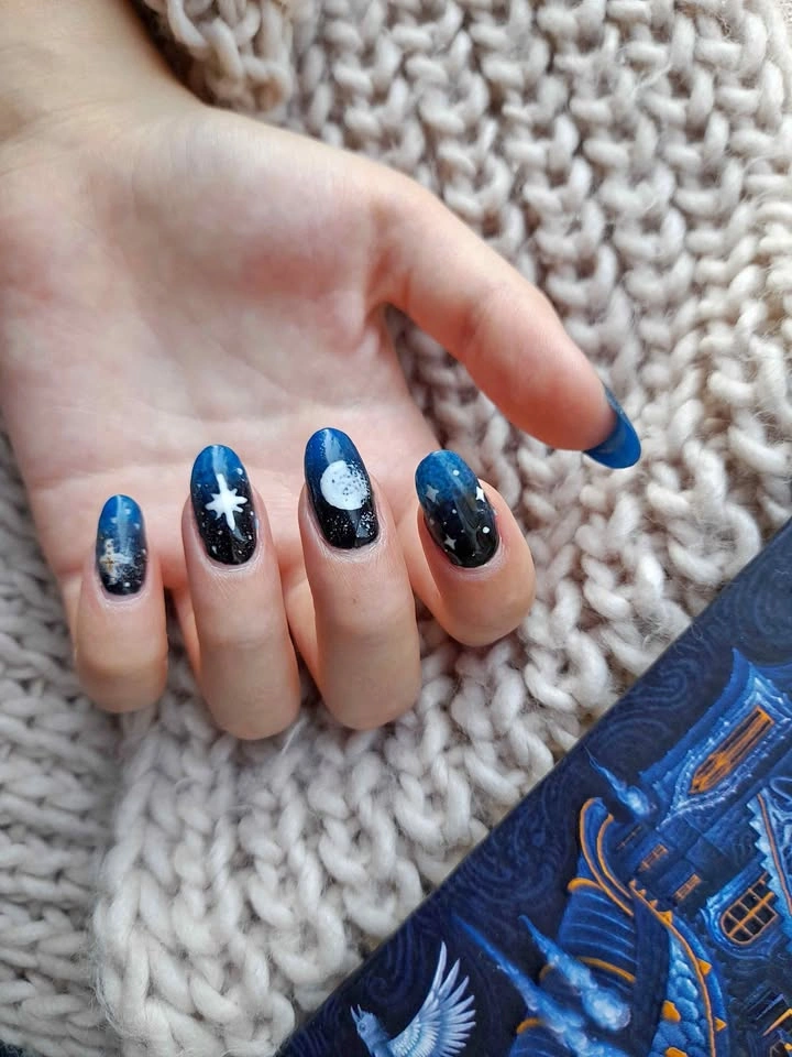 Manicure model