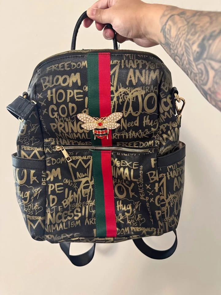 BEE STRIP ACCENT GRAFFITI Fashion Backpack