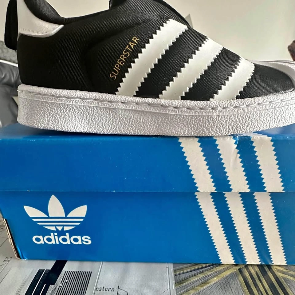 Adidas 9K