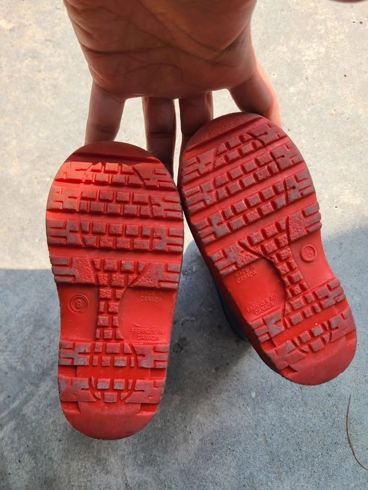 Spiderman rain boots + toys - photo 2