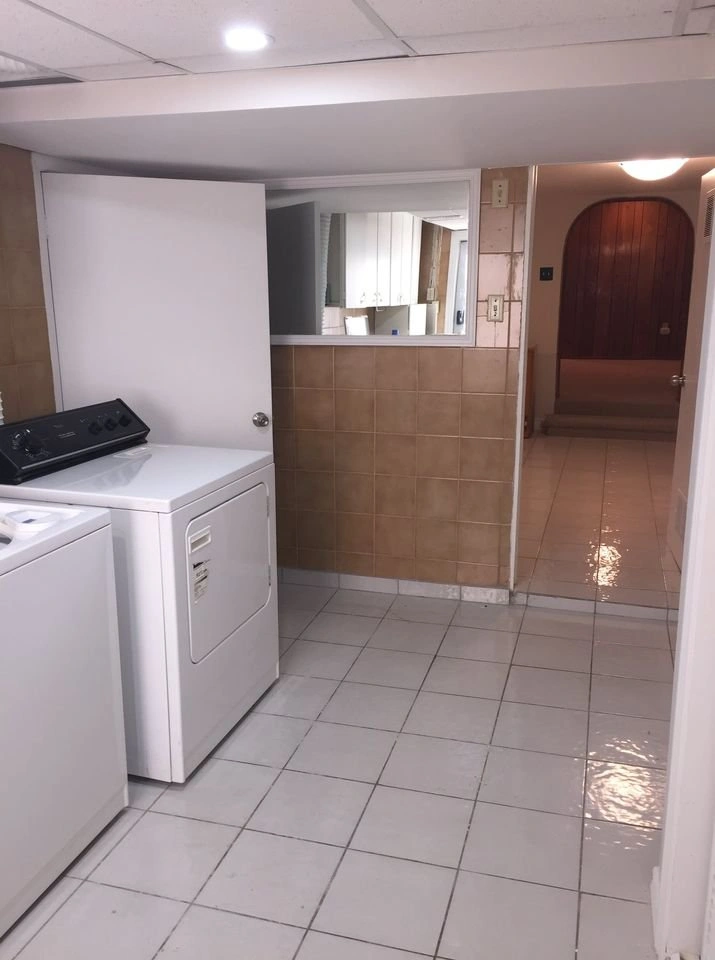 2 Beds 1 Bath - Apartment - photo 2