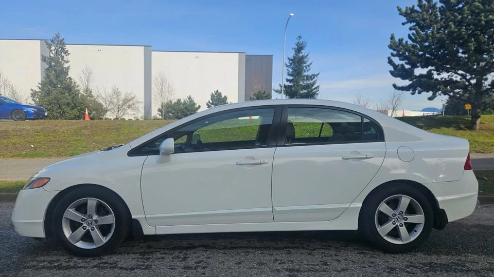 2007 Honda civic lx, excellent condition - photo 2