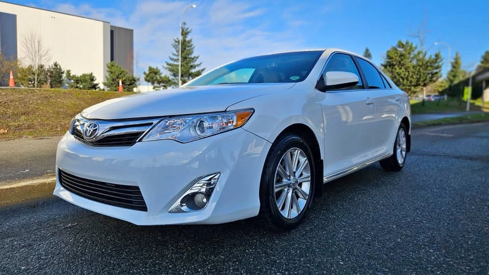2013 Toyota Camry XLE, Excellent condition