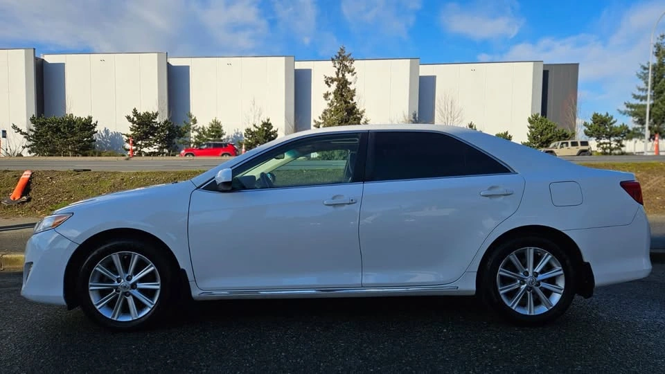 2013 Toyota Camry XLE, Excellent condition - photo 2
