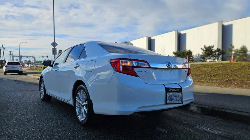 2013 Toyota Camry XLE, Excellent condition - photo 3