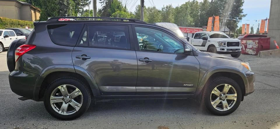 2011 Toyota rav4 4wd, sports - photo 4