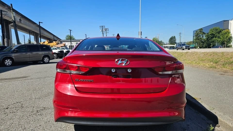 2018 Hyundai Elantra GL, Low Kilometers - photo 4