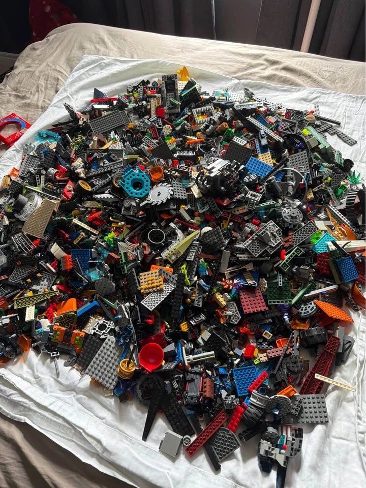 LEGO Bulk Lot 25lb + 49 Minifigures - photo 5