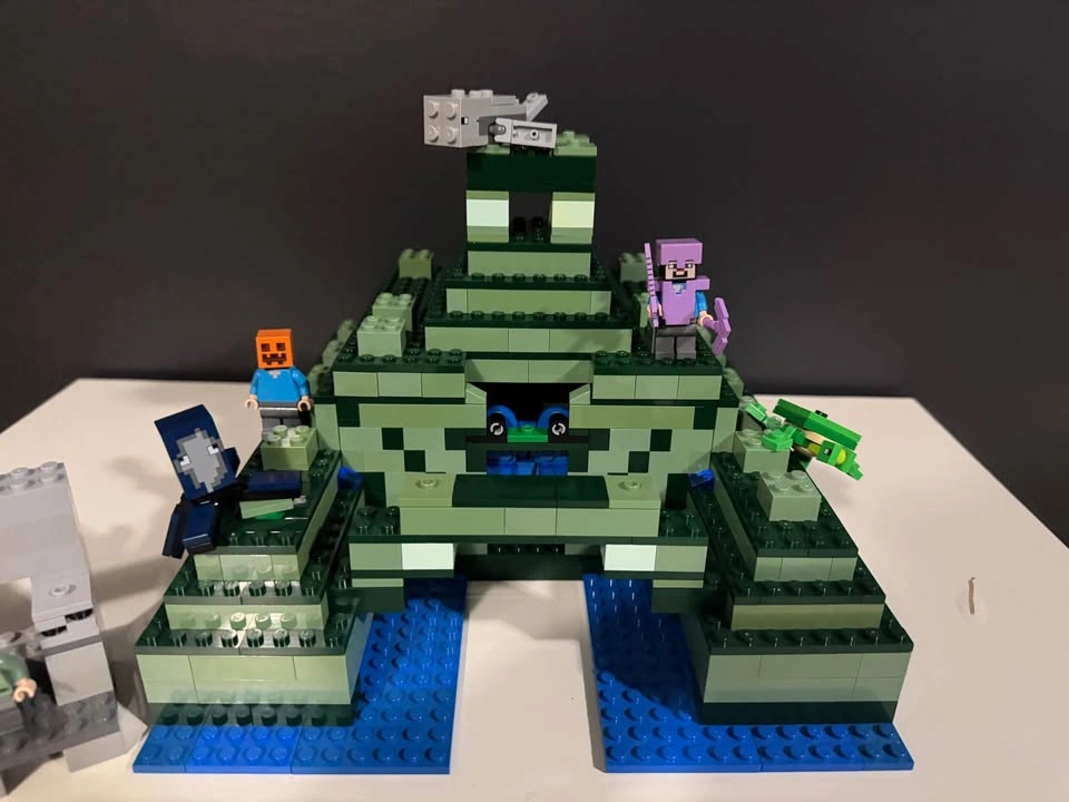 Lego Minecraft Ocean Monument - photo 3