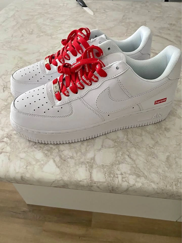 Supreme Air Force 1 Size 10 Men's/12 Women's