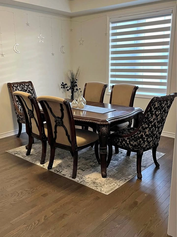 Ashley’s Dining Set