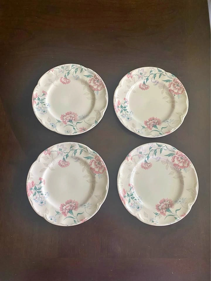 Set of 4 Johnson Brothers England Lyndon Bread Plates