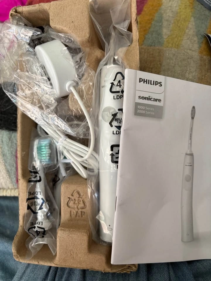 Sonicare 1300 electric toothbrush - photo 2