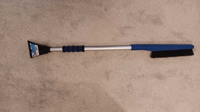 Mallory Winter Wise Snow Brush and Scraper