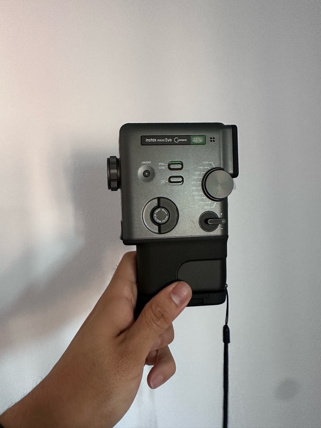 Fujifilm Instax mini Evo - photo 2