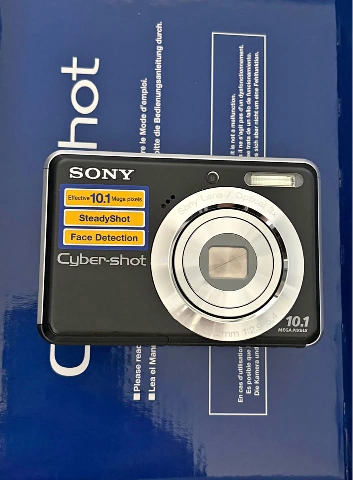 Sony CyberShot DSC-S930 Digital Camera