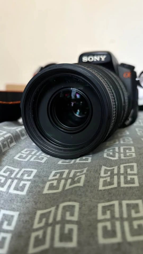 SONY A200 DSLR Camera with 70-300mm Sigma - photo 3