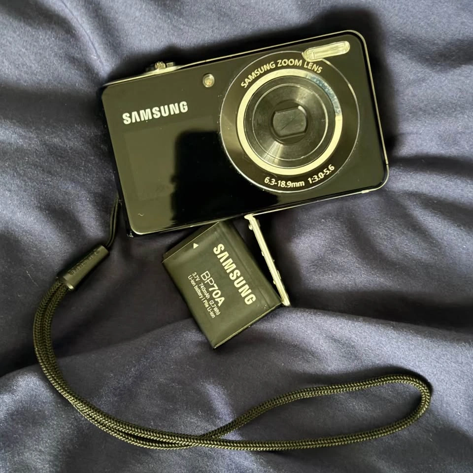 Digicam Samsung with Front Facing Camera (PL 100) - photo 2