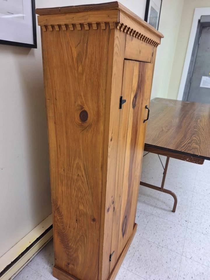 Wooden cupboard - photo 2