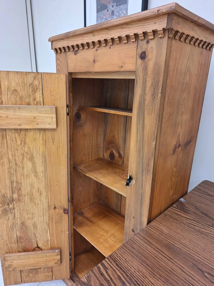 Wooden cupboard - photo 3