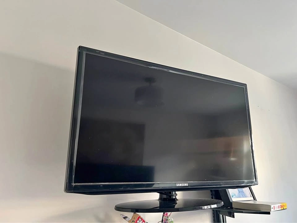 Samsung 32-inch Smart LED TV Model# UN32H5203AF