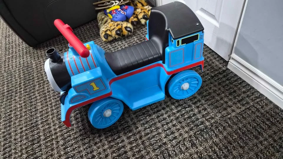 Power Wheels Thomas & Friends Ride-On Train with Track - photo 3