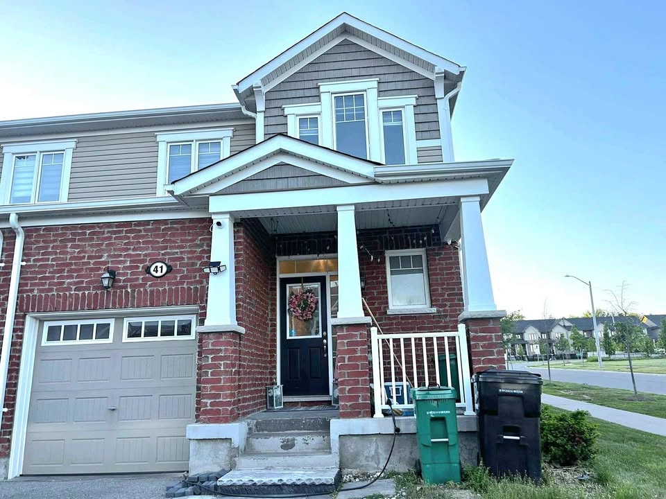 3 Beds 2.5 Baths - Townhouse