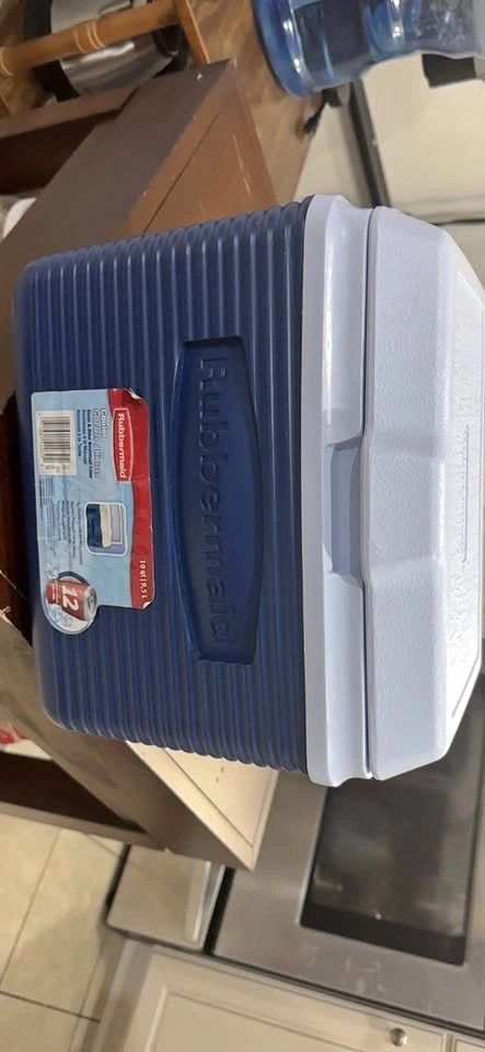 Rubbermaid 10 qt Cooler