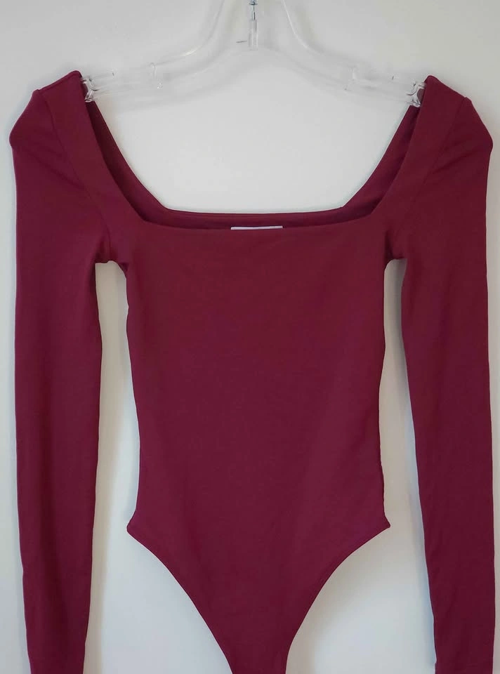 Aritzia Babaton Contour Squareneck Long Sleeve Bodysuit Burgundy - photo 2