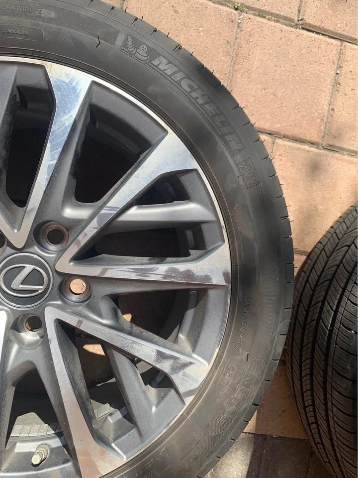 All-Season 17” Tire and Rims, 2013-2019 Lexus ES - photo 2