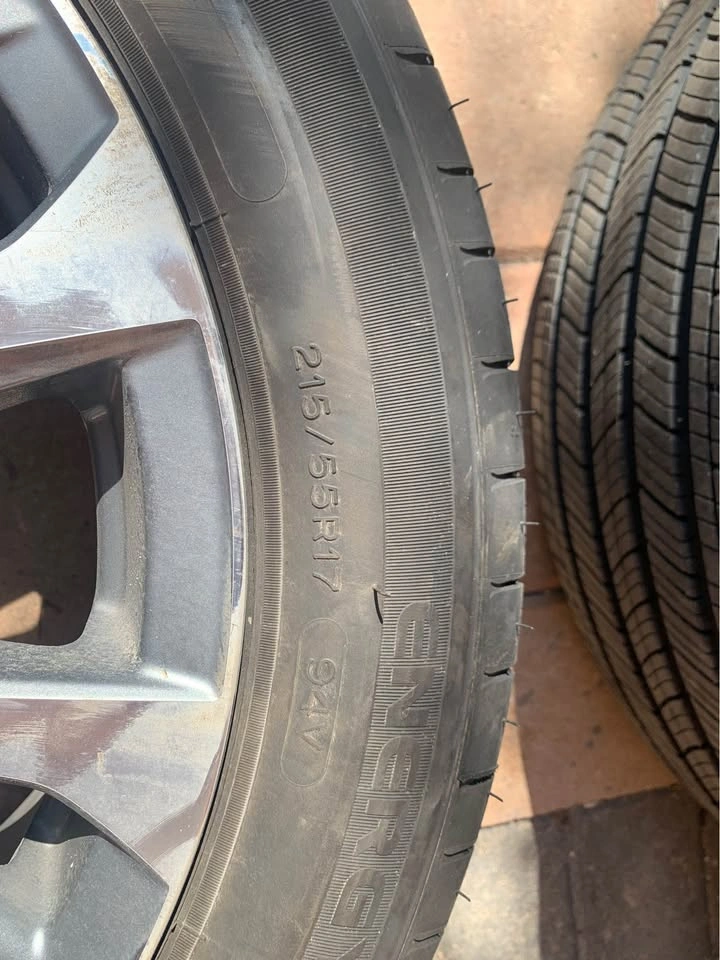 All-Season 17” Tire and Rims, 2013-2019 Lexus ES - photo 3