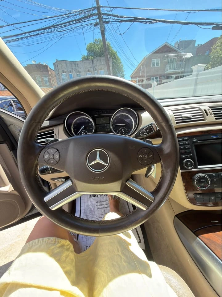 2011 Mercedes-Benz R-Class · 4matic - photo 2