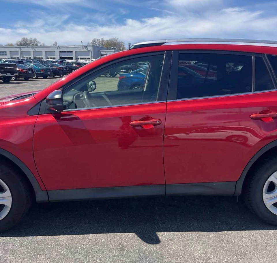 2015 Toyota RAV4 · LE - photo 5