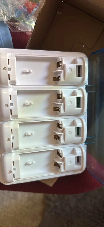 Rechargeable batteries with charger - photo 3