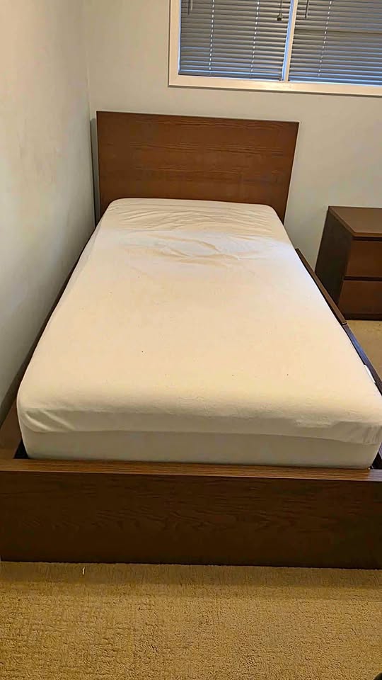 Twin bed with 2 storages and night stand