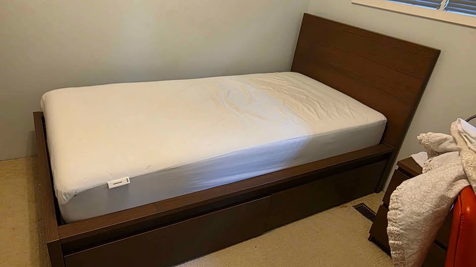 Twin bed with 2 storages and night stand - photo 2