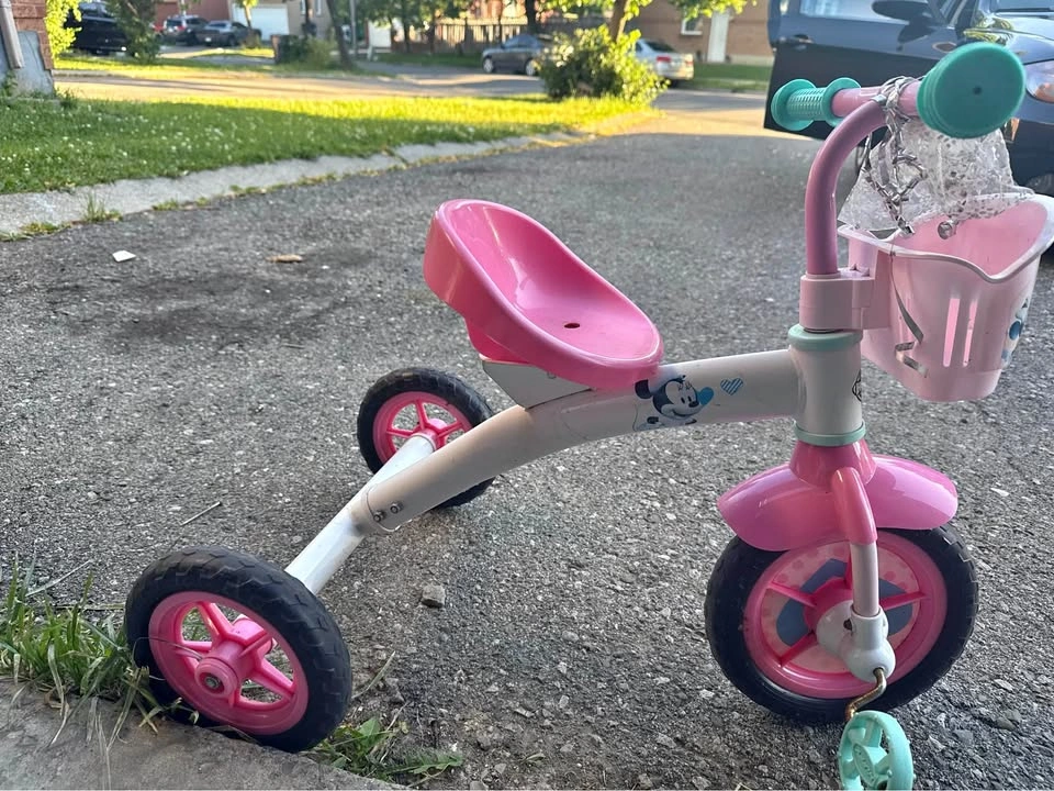 Disney Minnie Mouse Toddler Tricycle with Front Basket