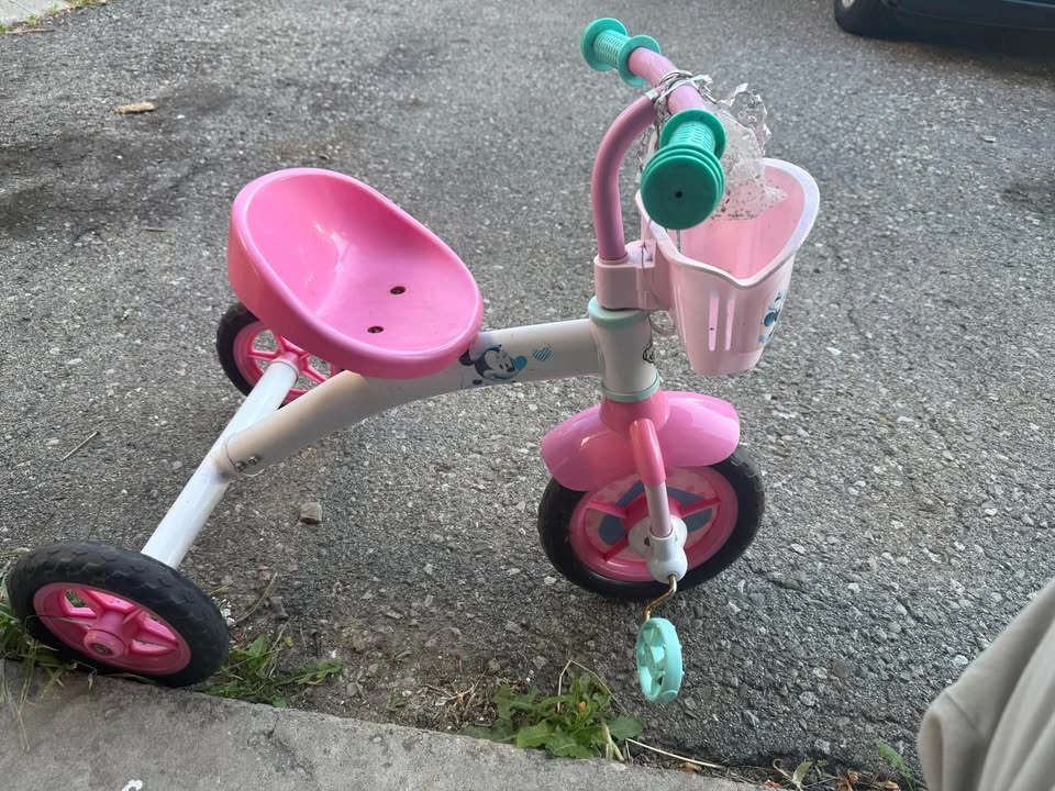 Disney Minnie Mouse Toddler Tricycle with Front Basket - photo 3