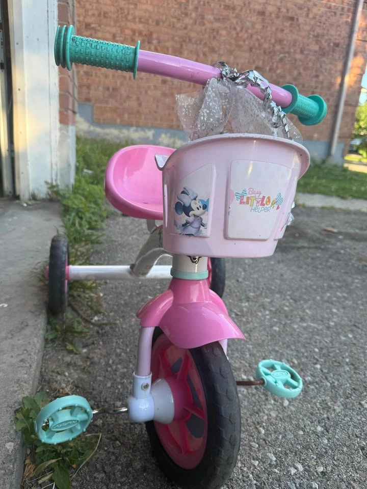Disney Minnie Mouse Toddler Tricycle with Front Basket - photo 4