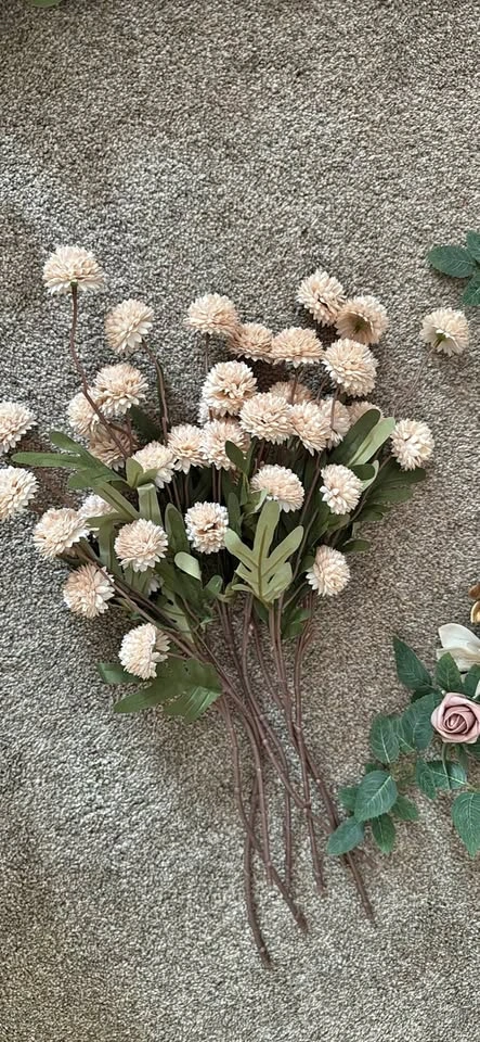 Wedding Flower Decor: Arches and Table Bunches