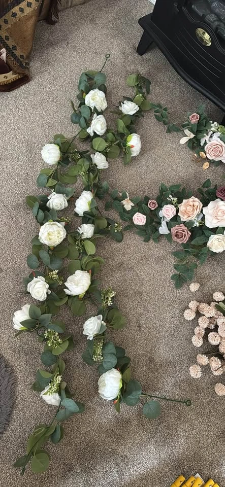 Wedding Flower Decor: Arches and Table Bunches - photo 5