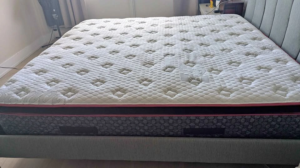 King size Hybrid memory foam Mattress with pillow top