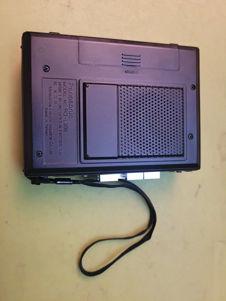 Panasonic RQ L335 Portable cassette player - photo 2