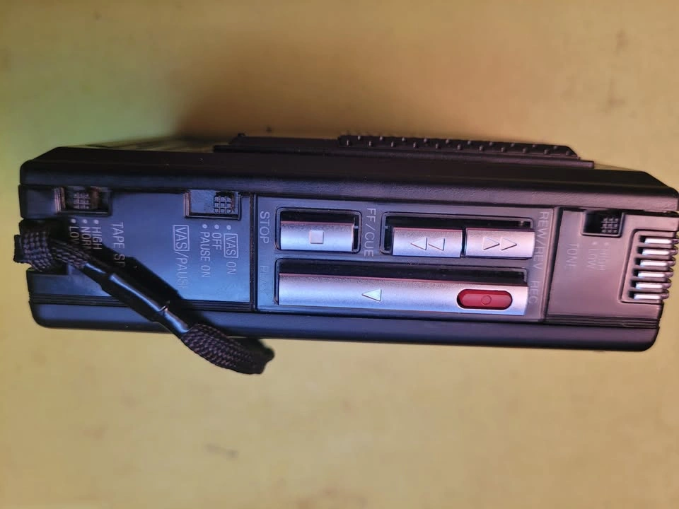 Panasonic RQ L335 Portable cassette player - photo 3