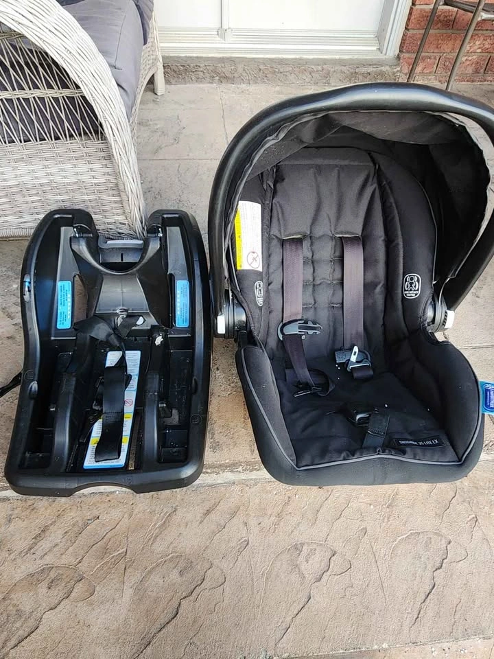 Graco SnugRide 35 Lite LX Infant Car Seat + Base – Like New - photo 2