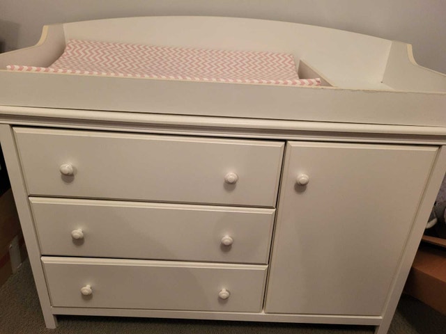 changing table / baby dresser - photo 3