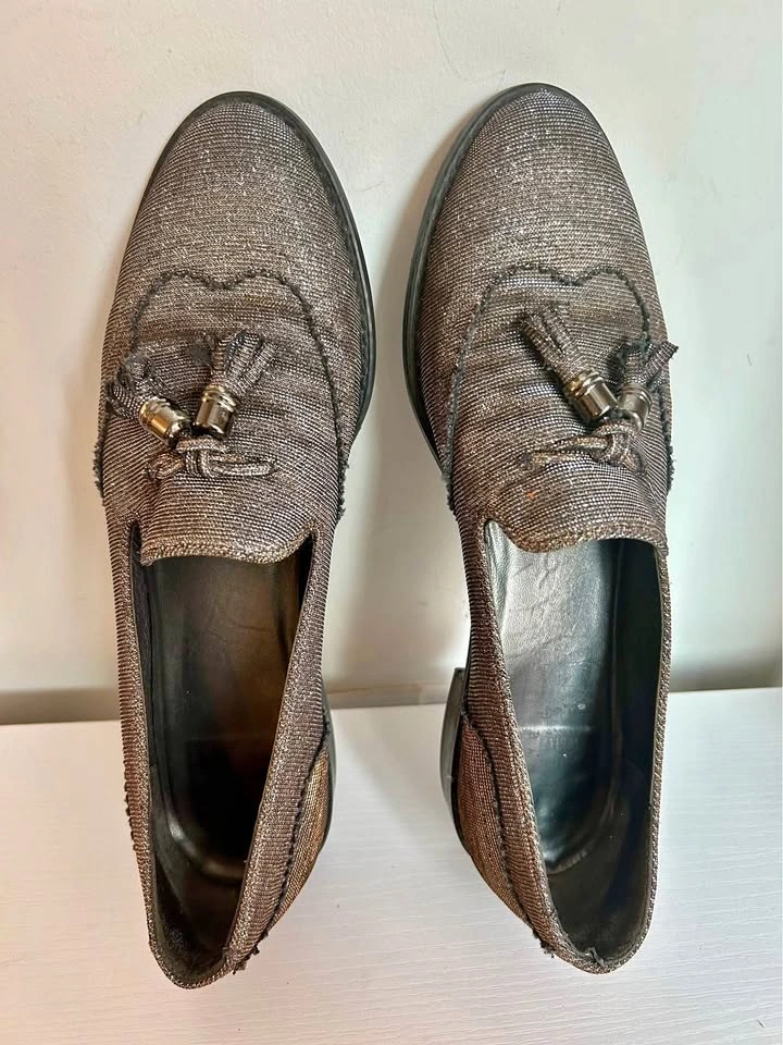 Stuart Weitzman Metallic Shimmer Tassel Loafers size 8